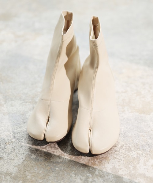 VIVIAN（ヴィヴィアン）の「足袋デザインストレッチショートブーツ タビブーツ（ブーツ・レディース・ブラック/ダークブラウン/アイボリー/シルバー・S/M/L/LL）」の2枚目の写真