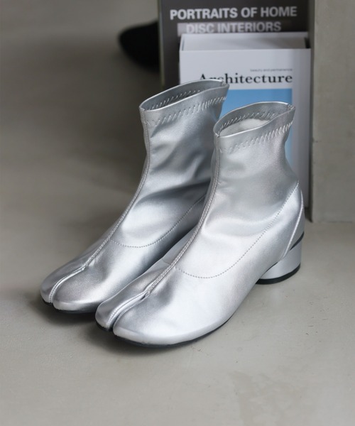 VIVIAN（ヴィヴィアン）の「足袋デザインストレッチショートブーツ タビブーツ（ブーツ・レディース・ブラック/ダークブラウン/アイボリー/シルバー・S/M/L/LL）」の10枚目の写真