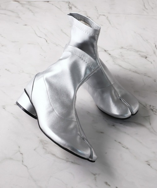 VIVIAN（ヴィヴィアン）の「足袋デザインストレッチショートブーツ タビブーツ（ブーツ・レディース・ブラック/ダークブラウン/アイボリー/シルバー・S/M/L/LL）」の11枚目の写真