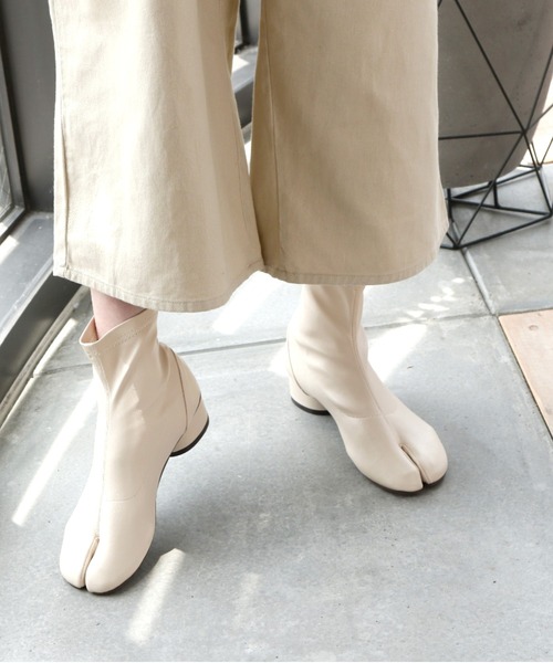 VIVIAN（ヴィヴィアン）の「足袋デザインストレッチショートブーツ タビブーツ（ブーツ・レディース・ブラック/ダークブラウン/アイボリー/シルバー・S/M/L/LL）」の9枚目の写真