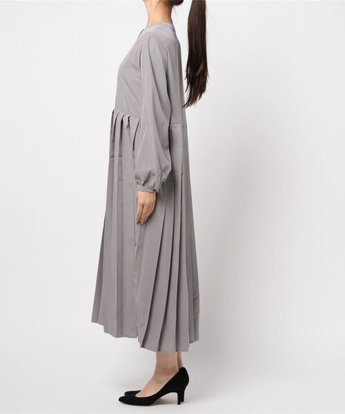 Kelen(ケレン)の「「KELEN / ケレン」プリーツ切り替えバンドカラーワンピース"Comi"(ワンピース・レディース・ブラック/グレー/ベージュ/ネイビー・M/S)」の16枚目の写真