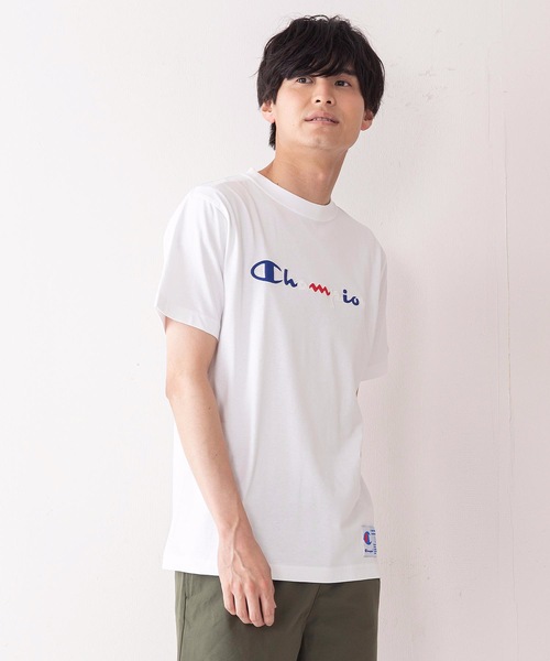 Champion（チャンピオン）の「【Champion/チャンピオン】マルチカラーロゴ入り刺繍Ｔシャツ　コットン100％　自然な風合い　刺繍ロゴ　ジョックタグ（Tシャツ/カットソー・メンズ・ホワイト/ブラック/ネイビー/杢グレー・MEDIUM/SMALL/LARGE/X-LARGE）」の2枚目の写真
