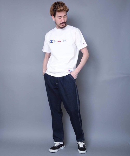 Champion（チャンピオン）の「【Champion/チャンピオン】マルチカラーロゴ入り刺繍Ｔシャツ　コットン100％　自然な風合い　刺繍ロゴ　ジョックタグ（Tシャツ/カットソー・メンズ・ホワイト/ブラック/ネイビー/杢グレー・MEDIUM/SMALL/LARGE/X-LARGE）」の5枚目の写真