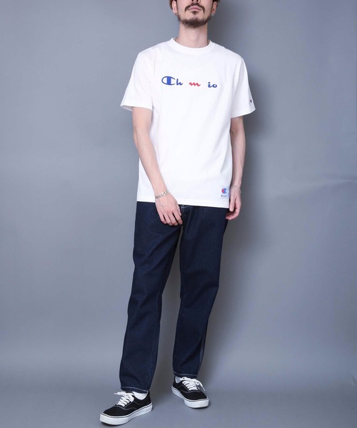 Champion（チャンピオン）の「【Champion/チャンピオン】マルチカラーロゴ入り刺繍Ｔシャツ　コットン100％　自然な風合い　刺繍ロゴ　ジョックタグ（Tシャツ/カットソー・メンズ・ホワイト/ブラック/ネイビー/杢グレー・MEDIUM/SMALL/LARGE/X-LARGE）」の6枚目の写真