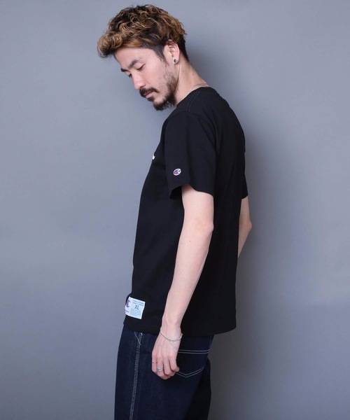 Champion（チャンピオン）の「【Champion/チャンピオン】マルチカラーロゴ入り刺繍Ｔシャツ　コットン100％　自然な風合い　刺繍ロゴ　ジョックタグ（Tシャツ/カットソー・メンズ・ホワイト/ブラック/ネイビー/杢グレー・MEDIUM/SMALL/LARGE/X-LARGE）」の13枚目の写真