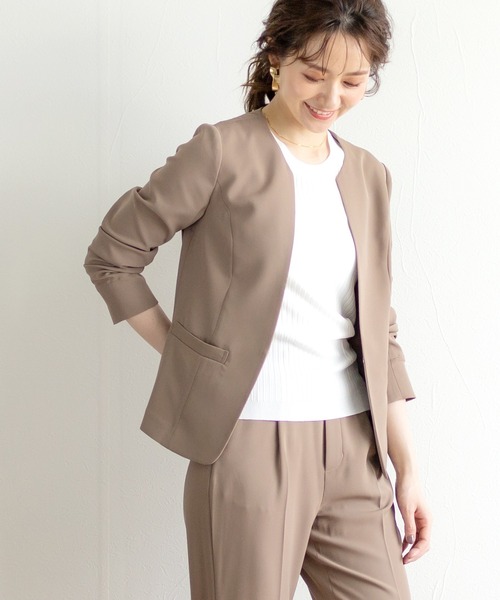 WHITE JOOLA（ホワイトジョーラ）の「【手洗いできる】強撚ポリストレッチ・カラーレスジャケット（ノーカラージャケット・レディース・オフホワイト/モカ/ネイビー/サックスブルー・7号/9号/11号/13号）」の3枚目の写真