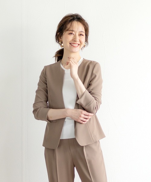 WHITE JOOLA（ホワイトジョーラ）の「【手洗いできる】強撚ポリストレッチ・カラーレスジャケット（ノーカラージャケット・レディース・オフホワイト/モカ/ネイビー/サックスブルー・7号/9号/11号/13号）」の6枚目の写真