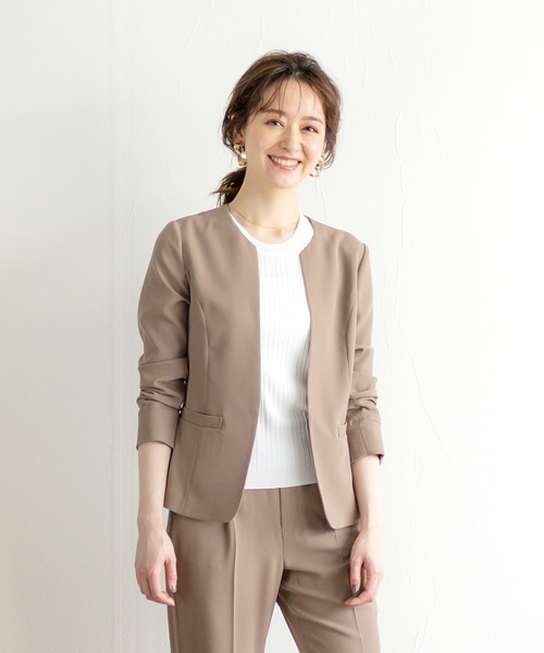 WHITE JOOLA（ホワイトジョーラ）の「【手洗いできる】強撚ポリストレッチ・カラーレスジャケット（ノーカラージャケット・レディース・オフホワイト/モカ/ネイビー/サックスブルー・7号/9号/11号/13号）」の14枚目の写真