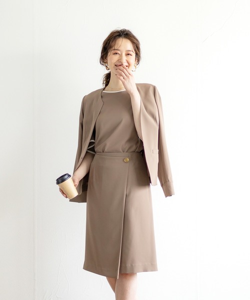 WHITE JOOLA（ホワイトジョーラ）の「【手洗いできる】強撚ポリストレッチ・カラーレスジャケット（ノーカラージャケット・レディース・オフホワイト/モカ/ネイビー/サックスブルー・7号/9号/11号/13号）」の19枚目の写真