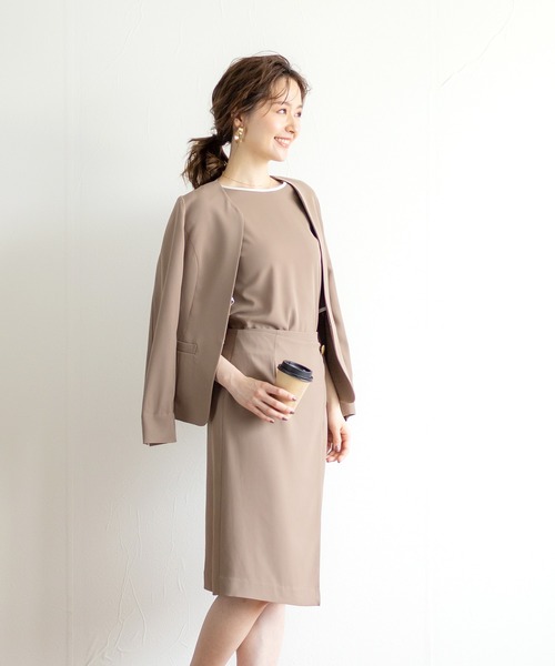 WHITE JOOLA（ホワイトジョーラ）の「【手洗いできる】強撚ポリストレッチ・カラーレスジャケット（ノーカラージャケット・レディース・オフホワイト/モカ/ネイビー/サックスブルー・7号/9号/11号/13号）」の7枚目の写真