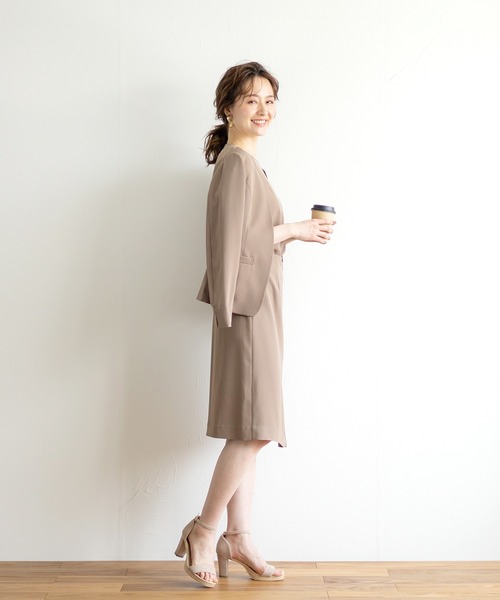 WHITE JOOLA（ホワイトジョーラ）の「【手洗いできる】強撚ポリストレッチ・カラーレスジャケット（ノーカラージャケット・レディース・オフホワイト/モカ/ネイビー/サックスブルー・7号/9号/11号/13号）」の11枚目の写真