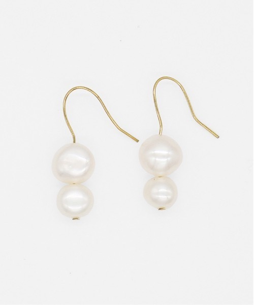 ISS（イズ）の「ISS: OYAKO 淡水パールピアス（ピアス（両耳用）・レディース・ゴールド・FREE）」の2枚目の写真