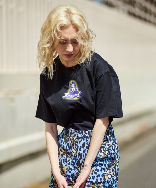 X-girl（エックスガール）の「NEW AGE FACE S/S TEE（Tシャツ/カットソー・レディース・ホワイト/ベージュ/ブラック/レッド・M/S/XL/L）」の3枚目の写真