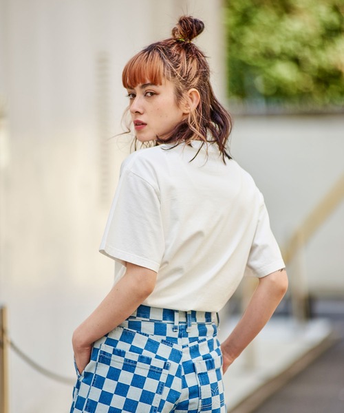 X-girl（エックスガール）の「NEW AGE FACE S/S TEE（Tシャツ/カットソー・レディース・ホワイト/ベージュ/ブラック/レッド・M/S/XL/L）」の12枚目の写真