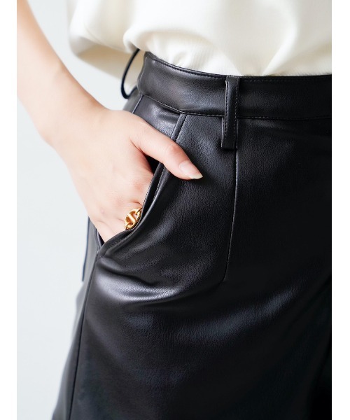 新品　大人気　完売品　Darich ダーリッチ　フリルレザーショートパンツ Ｓ ダーリッチ Darich フェイクレザーレザーショートパンツ