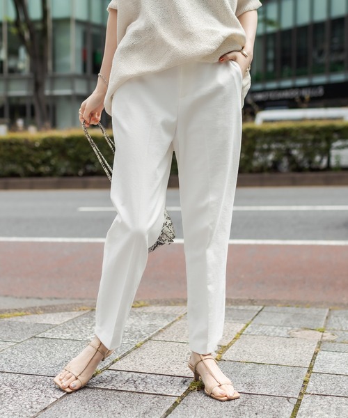 RIVE DROITE（リヴドロワ）の「穿き心地は楽なのに美脚見え　ドライタッチテーパードパンツ（その他パンツ・レディース・オフホワイト/ブラック・38/36）」の2枚目の写真