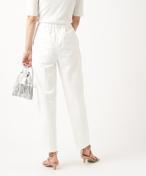 RIVE DROITE（リヴドロワ）の「穿き心地は楽なのに美脚見え　ドライタッチテーパードパンツ（その他パンツ・レディース・オフホワイト/ブラック・38/36）」の7枚目の写真