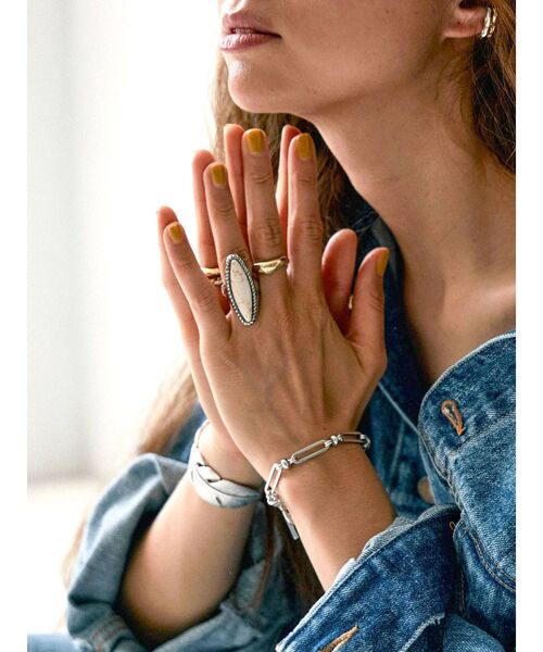 Ungrid（アングリッド）の「ストーンモチーフリング（リング・レディース・アイボリー/ターコイズブルー・FREE）」の2枚目の写真