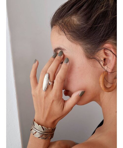 Ungrid（アングリッド）の「ストーンモチーフリング（リング・レディース・アイボリー/ターコイズブルー・FREE）」の4枚目の写真