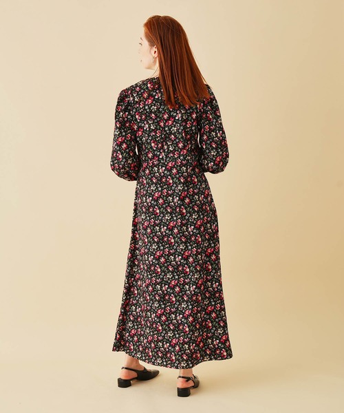 MADEMOISELLE ROPE'（マドモアゼル ロペ）の「フラワープリントカシュクールワンピース（ワンピース・レディース・ブラック/ブラック系その他・38）」の4枚目の写真