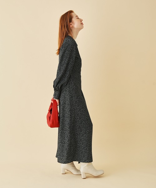 MADEMOISELLE ROPE'（マドモアゼル ロペ）の「フラワープリントカシュクールワンピース（ワンピース・レディース・ブラック/ブラック系その他・38）」の8枚目の写真