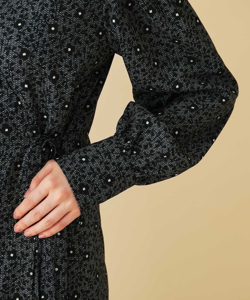 MADEMOISELLE ROPE'（マドモアゼル ロペ）の「フラワープリントカシュクールワンピース（ワンピース・レディース・ブラック/ブラック系その他・38）」の17枚目の写真