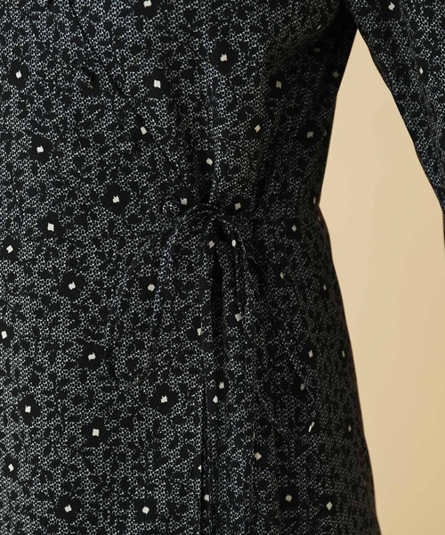 MADEMOISELLE ROPE'（マドモアゼル ロペ）の「フラワープリントカシュクールワンピース（ワンピース・レディース・ブラック/ブラック系その他・38）」の12枚目の写真