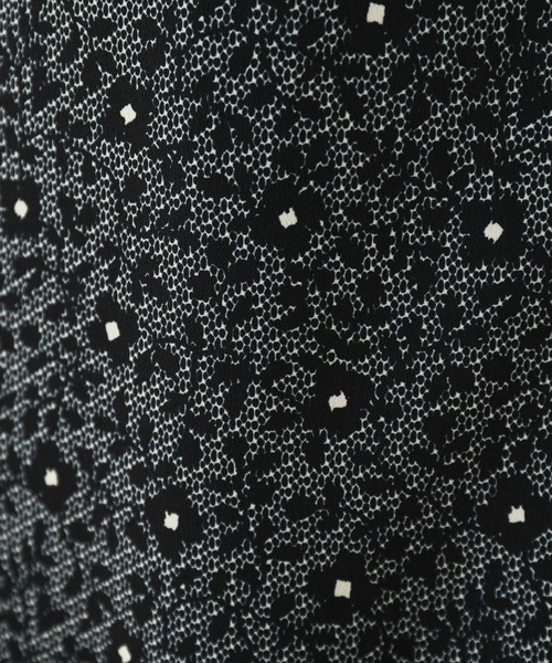 MADEMOISELLE ROPE'（マドモアゼル ロペ）の「フラワープリントカシュクールワンピース（ワンピース・レディース・ブラック/ブラック系その他・38）」の9枚目の写真