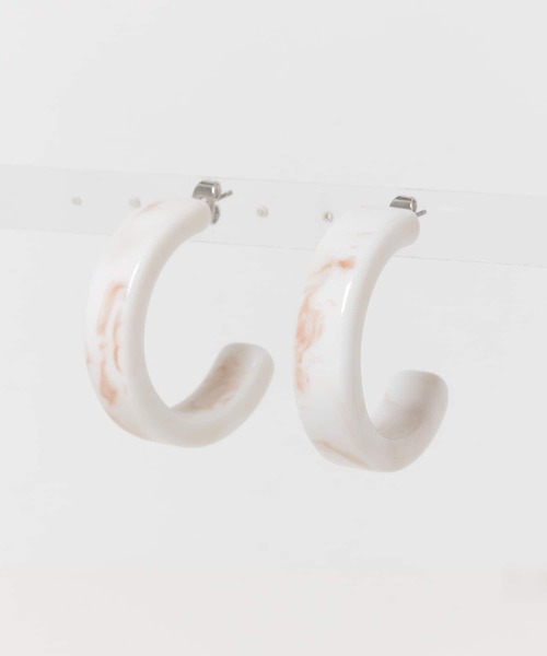 KBF+（ケービーエフプラス）の「KBF+　アクリルサークルピアス∴（ピアス（両耳用）・レディース・ホワイト/ブラウン・ONE）」の3枚目の写真