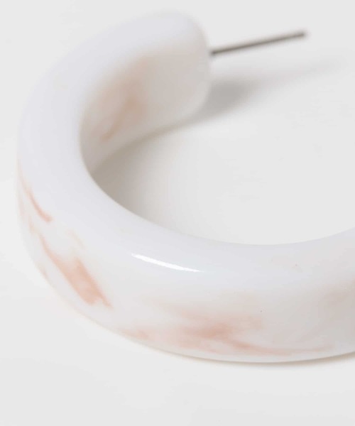 KBF+（ケービーエフプラス）の「KBF+　アクリルサークルピアス∴（ピアス（両耳用）・レディース・ホワイト/ブラウン・ONE）」の4枚目の写真