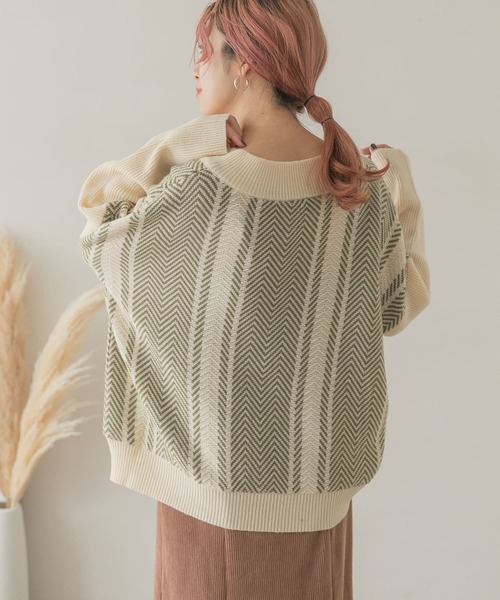 ITEMS URBANRESEARCH（アイテムズ アーバンリサーチ）の「ヘリンボーンVネックニット（ニット/セーター・レディース・ベージュ/グリーン・FREE）」の3枚目の写真