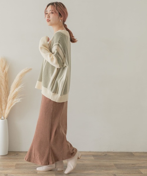 ITEMS URBANRESEARCH（アイテムズ アーバンリサーチ）の「ヘリンボーンVネックニット（ニット/セーター・レディース・ベージュ/グリーン・FREE）」の15枚目の写真