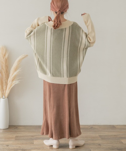 ITEMS URBANRESEARCH（アイテムズ アーバンリサーチ）の「ヘリンボーンVネックニット（ニット/セーター・レディース・ベージュ/グリーン・FREE）」の4枚目の写真