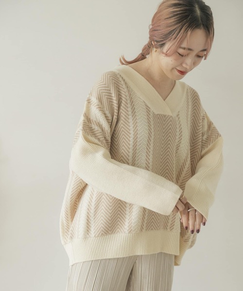 ITEMS URBANRESEARCH（アイテムズ アーバンリサーチ）の「ヘリンボーンVネックニット（ニット/セーター・レディース・ベージュ/グリーン・FREE）」の20枚目の写真