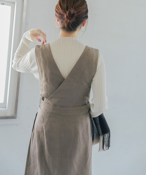 URBAN RESEARCH ROSSO（アーバンリサーチロッソ）の「Vネックストレートワンピース（ワンピース・レディース・チャコールグレー/グリーン/モカ・FREE）」の13枚目の写真