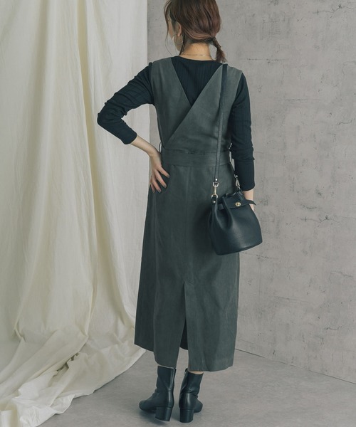 URBAN RESEARCH ROSSO（アーバンリサーチロッソ）の「Vネックストレートワンピース（ワンピース・レディース・チャコールグレー/グリーン/モカ・FREE）」の8枚目の写真