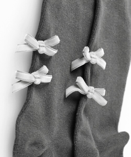 BRANSHES（ブランシェス）の「ベロアリボン付きタイツ（タイツ/ストッキング・キッズ・ベージュ/チャコールグレー・85/120/135/95/105）」の6枚目の写真