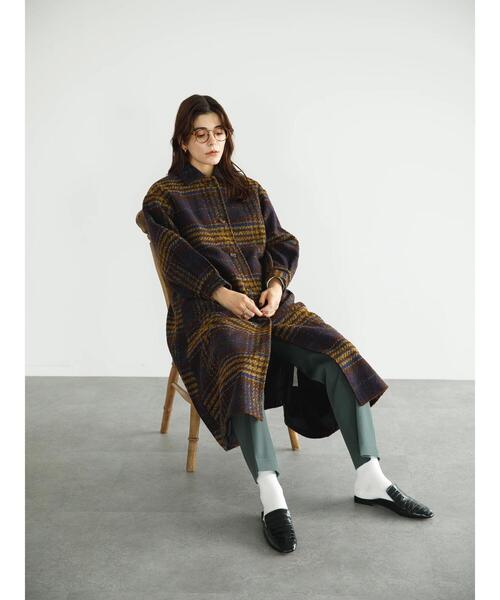 koe（コエ）の「ロング丈チェック柄後ろタックコート（チェスターコート・レディース・ブラウン/サックスブルー・M）」の5枚目の写真