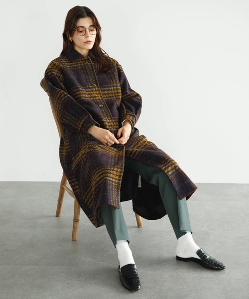 koe（コエ）の「ロング丈チェック柄後ろタックコート（チェスターコート・レディース・ブラウン/サックスブルー・M）」の2枚目の写真