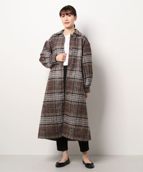 koe（コエ）の「ロング丈チェック柄後ろタックコート（チェスターコート・レディース・ブラウン/サックスブルー・M）」の4枚目の写真