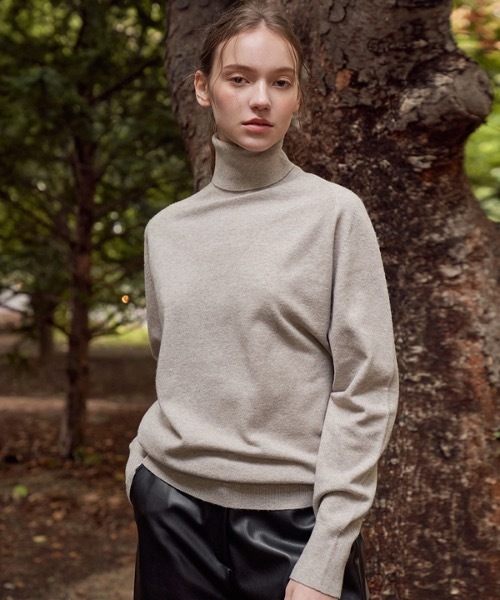 deBURN（デバーン）の「【deBURN 】パインカシミアタートルネックニット / pine cashmere turtle_KN（ニット/セーター・レディース・パープル/ライトブラウン/カーキ/ブルー/アイボリー/レンガ/ブラック・FREE）」の14枚目の写真