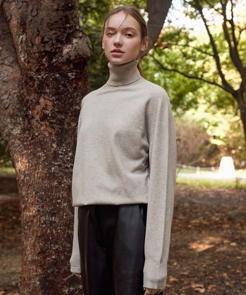 deBURN（デバーン）の「【deBURN 】パインカシミアタートルネックニット / pine cashmere turtle_KN（ニット/セーター・レディース・パープル/ライトブラウン/カーキ/ブルー/アイボリー/レンガ/ブラック・FREE）」の8枚目の写真