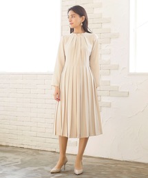 WHITE JOOLA（ホワイトジョーラ）の「【2022SS】バックサテンジョーゼット・パールデザインネックワンピース（裏地付き）（ワンピース）」