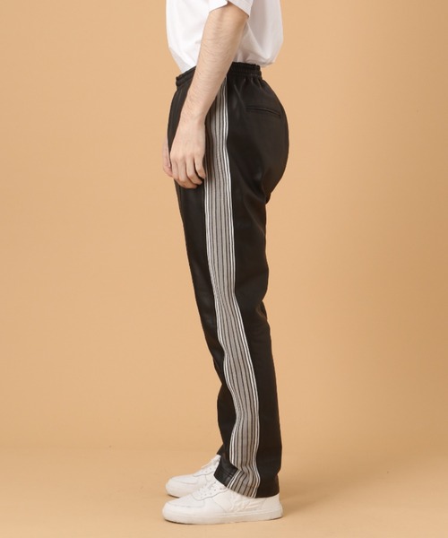 AVIREX（アヴィレックス）の「レザー トラック スーツ セットアップ / LEATHER TRACK SUIT SETUP / アヴィレックス / AVIREX（その他アウター・メンズ・ブラック・MEDIUM/LARGE/X-LARGE/XX-LARGE）」の12枚目の写真