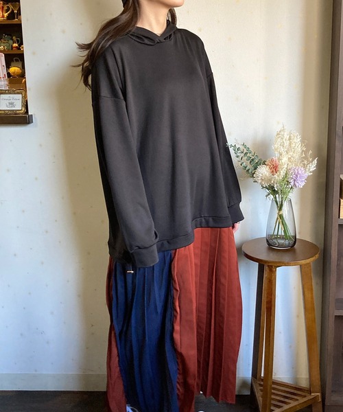Loco Ocean(ロコオーシャン)の「バイカラー パーカー×切り替えプリーツスカート ドッキングワンピース(ワンピース・レディース・ブラック/ベージュ・FREE)」の11枚目の写真