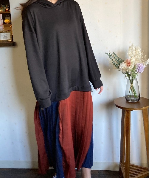 Loco Ocean(ロコオーシャン)の「バイカラー パーカー×切り替えプリーツスカート ドッキングワンピース(ワンピース・レディース・ブラック/ベージュ・FREE)」の12枚目の写真