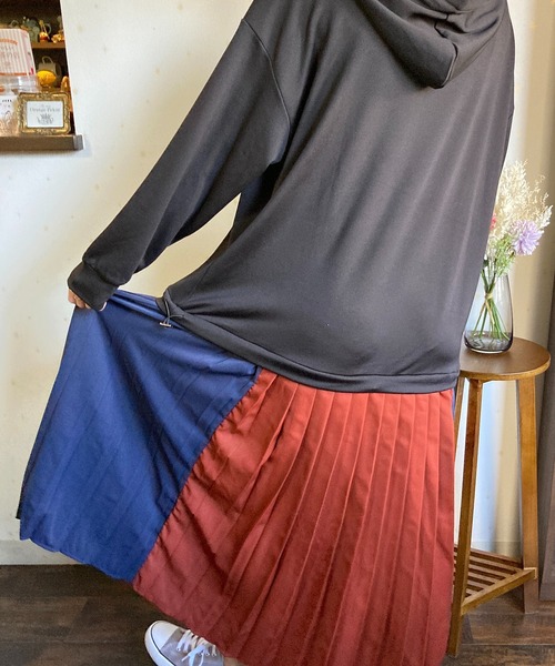 Loco Ocean(ロコオーシャン)の「バイカラー パーカー×切り替えプリーツスカート ドッキングワンピース(ワンピース・レディース・ブラック/ベージュ・FREE)」の14枚目の写真