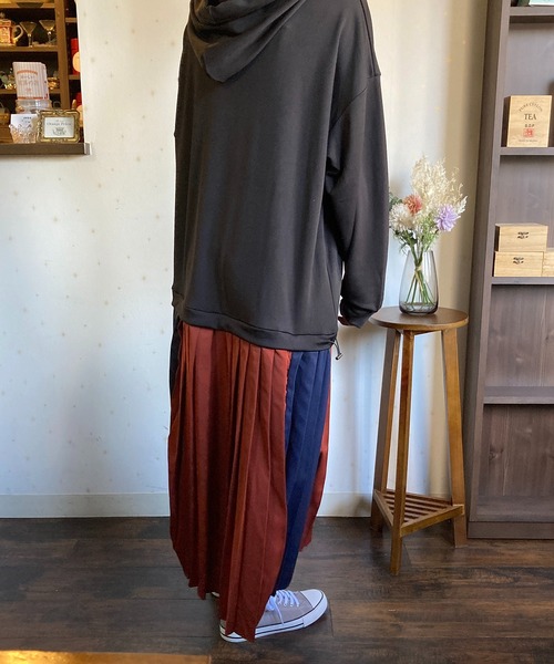 Loco Ocean(ロコオーシャン)の「バイカラー パーカー×切り替えプリーツスカート ドッキングワンピース(ワンピース・レディース・ブラック/ベージュ・FREE)」の18枚目の写真
