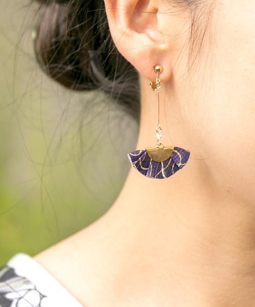 カヤ(カヤ)の「【カヤ】和紙寄せイヤリング(イヤリング・レディース・ネイビー/ホワイト/レッド・FREE)」の3枚目の写真