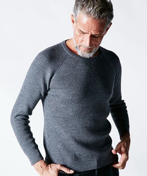 1 piu 1 uguale 3(ウノピゥウノウグァーレトレ)の「waffle Knit(ニット/セーター・メンズ・ブラック/グレー/ネイビー・Ⅲ/Ⅳ/Ⅴ/Ⅵ)」の7枚目の写真